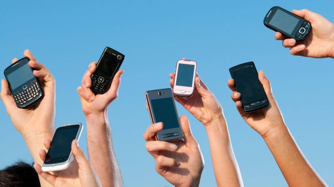 Myth Or Fact? – Lifting Your Phone Up Can Improve Reception